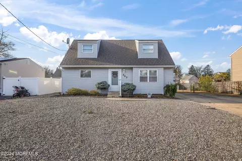 962 Mercer Dr, Toms River, NJ 08753