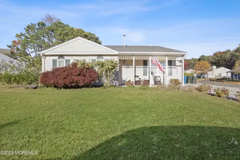 2 Pewter Dr, Tinton Falls, NJ 07753