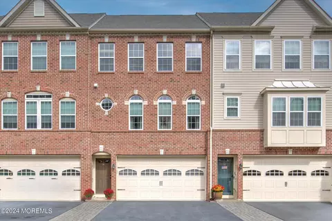 36 Pate Dr, Middletown, NJ 07748