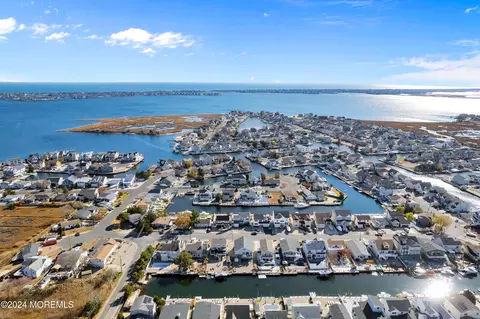 17 Seville Dr, Brick, NJ 08723