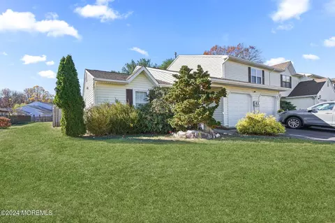 140 Harbor Cir, Freehold, NJ 07728