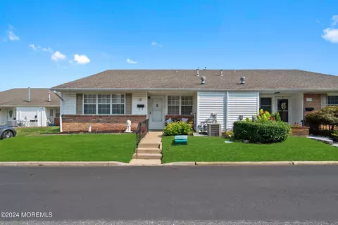 13 Minnesota Dr #303, Matawan, NJ 07747