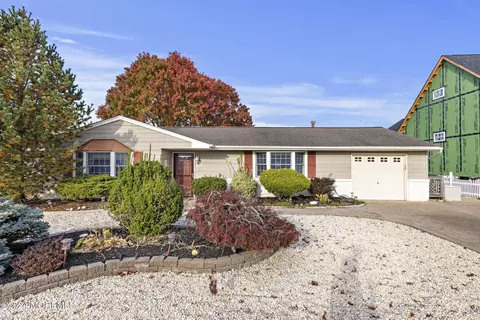 209 Seneca Blvd, Barnegat, NJ 08005