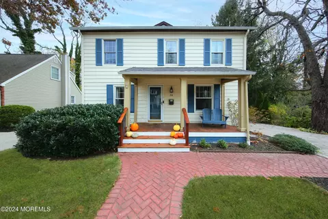 34 White St, Shrewsbury, NJ 07702