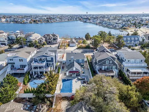 49 Dickman Dr, Lavallette, NJ 08735