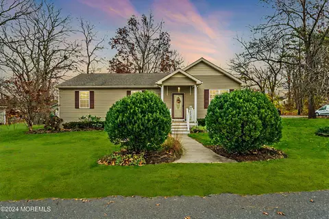 600 Beacon St, Toms River, NJ 08757