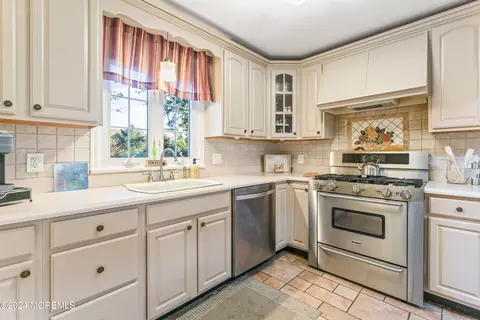 2 Deercrest Dr, Holmdel, NJ 07733 photo 12
