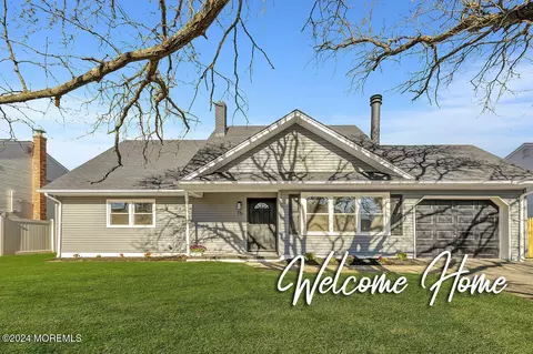 16 Lisa Dr, Hazlet, NJ 07730