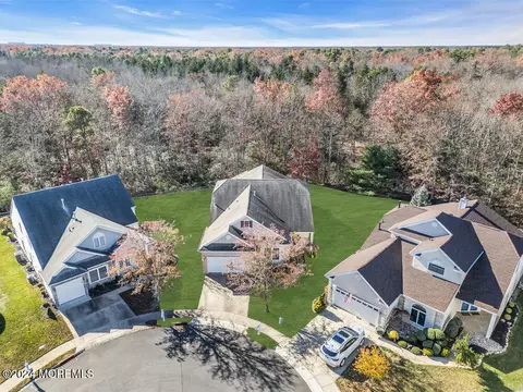 85 Spyglass Dr, Jackson, NJ 08527