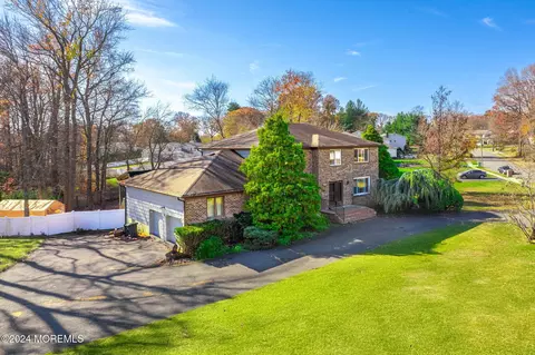 11 Timber Ln, Manalapan, NJ 07726
