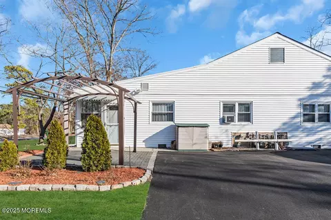 5 Cedar St # A, Toms River, NJ 08757