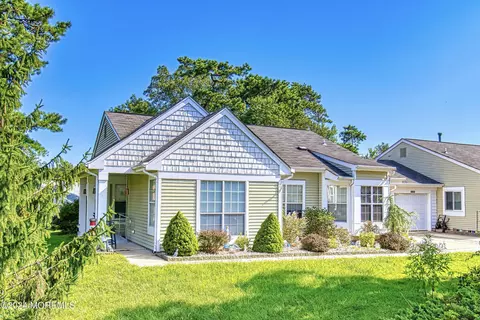 1138 Thornbury Ln #A, Manchester, NJ 08759