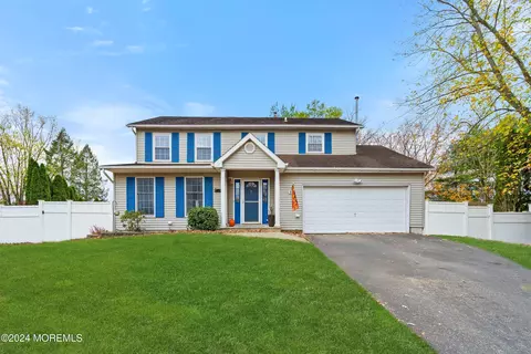 9 Wisconsin Dr, Jackson, NJ 08527
