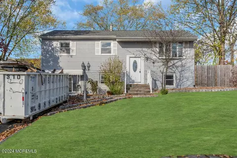 17 Woodlark Rd, Toms River, NJ 08755