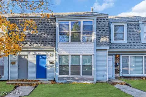 156 Williamsburg Ln, Lakewood, NJ 08701