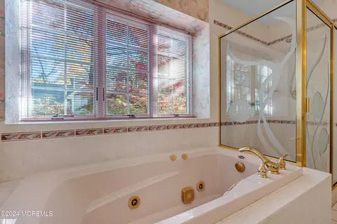 Bath - 1113 Riverview Dr, Brielle, NJ 08730 photo 3 of 4