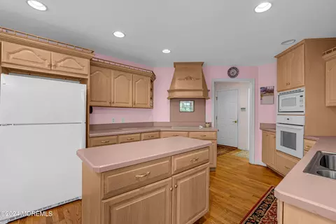 Kitchen - 1113 Riverview Dr, Brielle, NJ 08730 photo 5 of 5