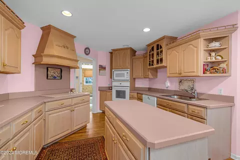 Kitchen - 1113 Riverview Dr, Brielle, NJ 08730 photo 4 of 5