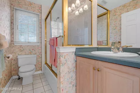 Bath - 1113 Riverview Dr, Brielle, NJ 08730 photo 4 of 4