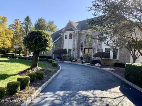 8 Mount Dr, Millstone, NJ 08535