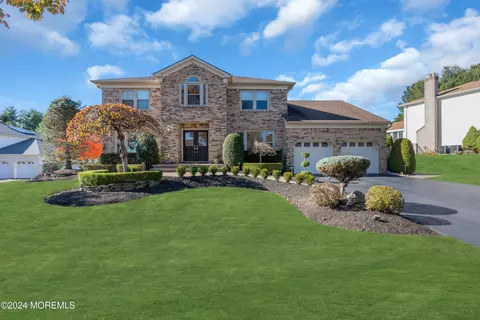 10 Salem Ct, Marlboro, NJ 07746