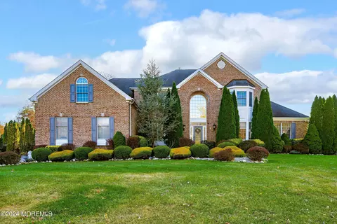 2 Hearthwood Ct, Manahawkin, NJ 08050