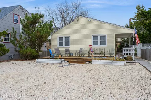 25 E 23rd St #2, Long Beach Township, NJ 08008