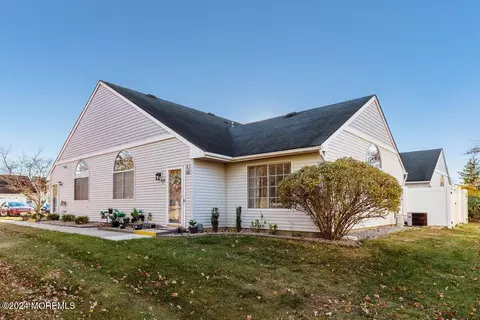 838 Vail Rd # B, Monroe, NJ 08831