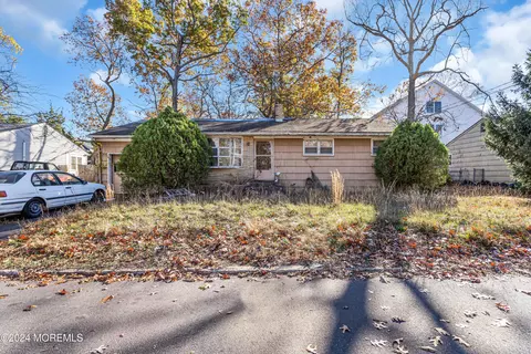 126 14th St, Lakewood, NJ 08701