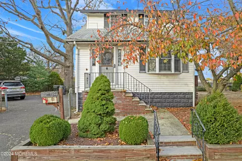 35 10th St, Keansburg, NJ 07734