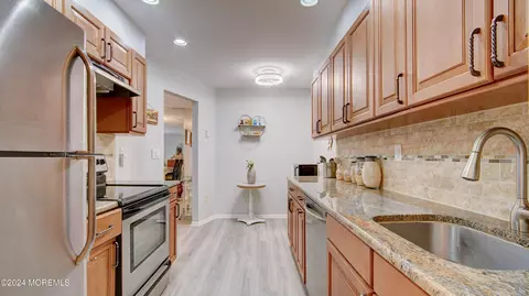 223 Medford Ct #D, Manalapan, NJ 07726