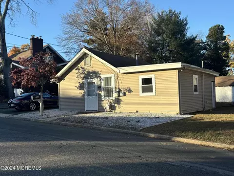 1656 Whittier Ave, Toms River, NJ 08753