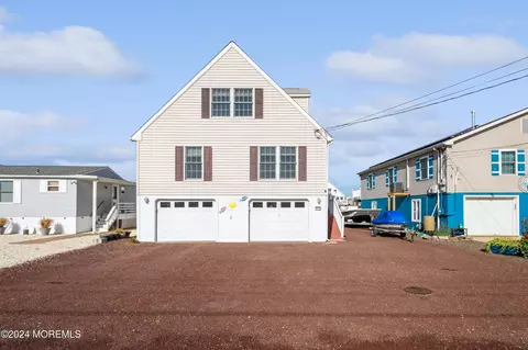 115 Curlew Rd, Tuckerton, NJ 08087