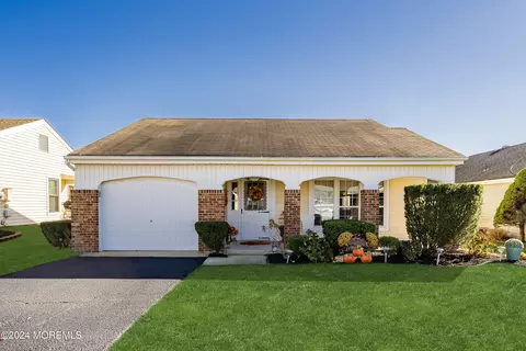 49 Elmswell Ave, Manchester, NJ 08759