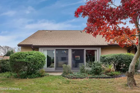 1 Dickinson Ct #D, Red Bank, NJ 07701