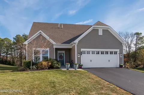 3 Kenilworth Ln, Manchester, NJ 08759