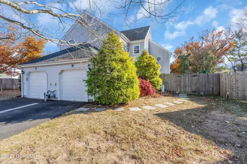 6 Frost Ct, Freehold, NJ 07728