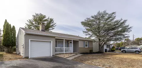 23 Whitmore Dr, Toms River, NJ 08757