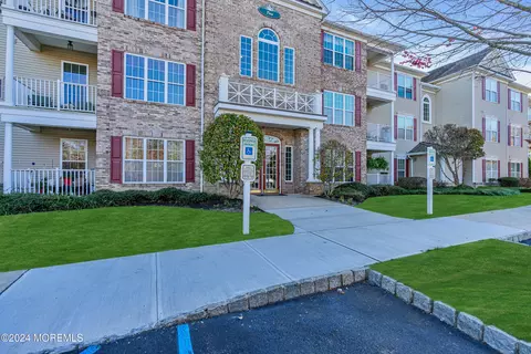 237 Sophee Ln, Lakewood, NJ 08701