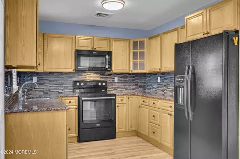 868 Inverness Ct # D, Lakewood, NJ 08701