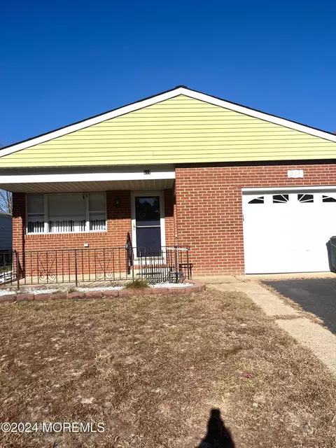 219 Torrey Pines Dr, Toms River, NJ 08757