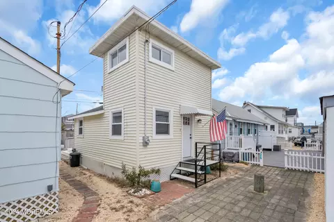 29 Shore Villa Rd, Seaside Park, NJ 08752