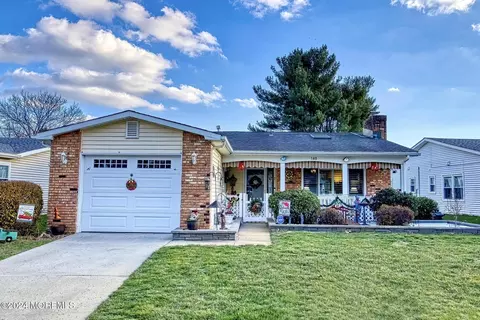 140 Courtshire Dr, Brick, NJ 08723