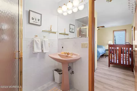 Bath - 819 Forepeak Dr, Forked River, NJ 08731 photo 3 of 6