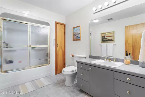 Bath - 819 Forepeak Dr, Forked River, NJ 08731 photo 1 of 6
