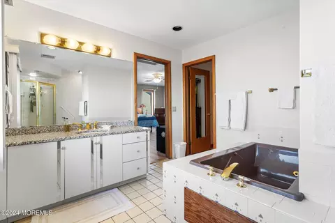 Bath - 819 Forepeak Dr, Forked River, NJ 08731 photo 5 of 6
