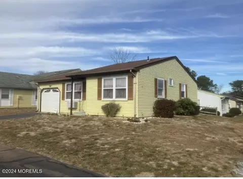 99 Chelsea Dr #72, Manchester, NJ 08759