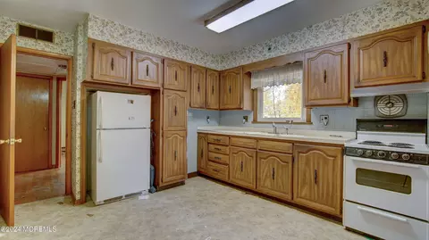 1431 Omaha Rd, North Brunswick, NJ 08902
