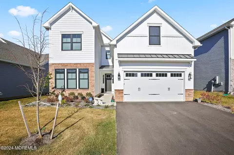 5 Begonia Dr, Manalapan, NJ 07726