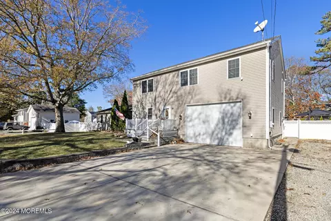 89 Poplar St, Waretown, NJ 08758